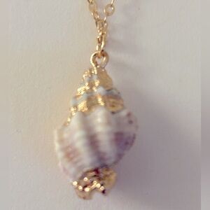 Shell necklace NWOT Gold-plated, dipped, white tan 1”, chain bead goldtone 18”